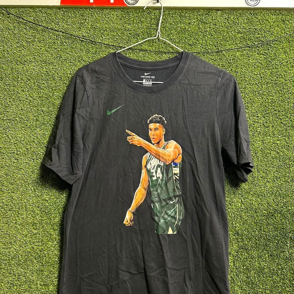 Nike Men's Black and Grey T-shirt